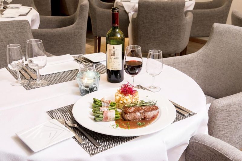 Nh Zurich Airport 4*