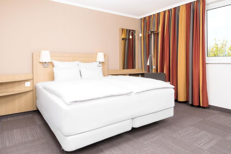 Nh Zurich Airport 4*