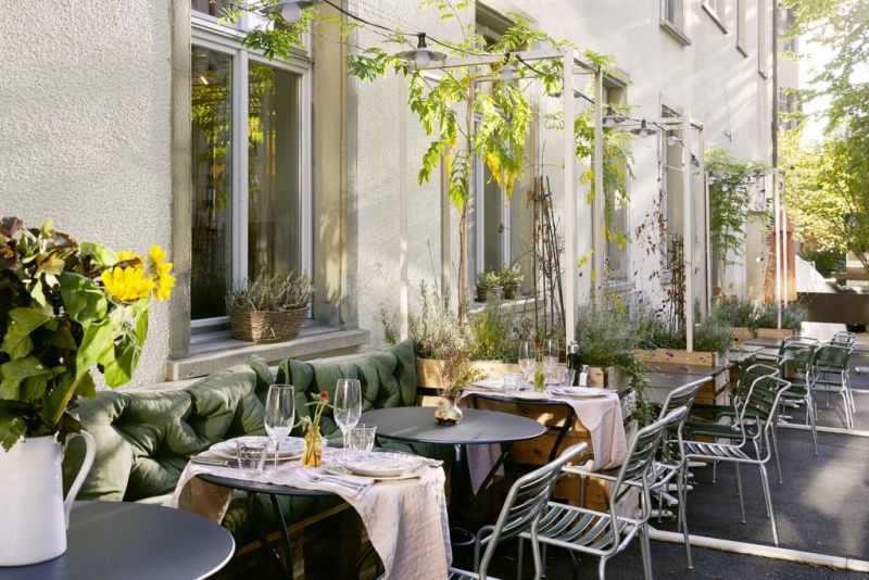 Plattenhof 3*