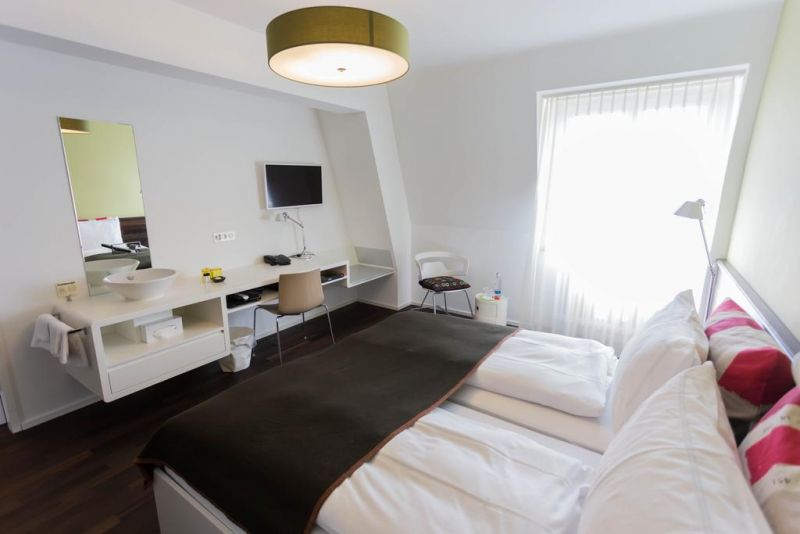 Plattenhof 3*