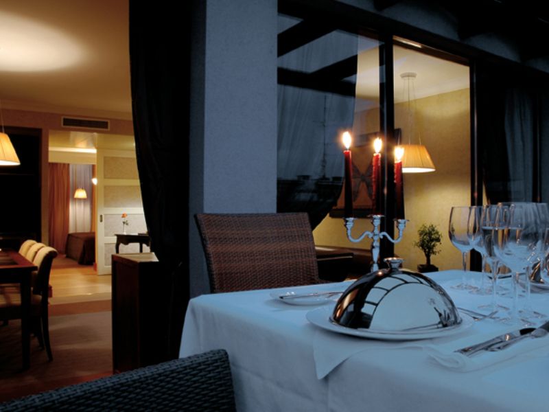 Royal Manotel 4*