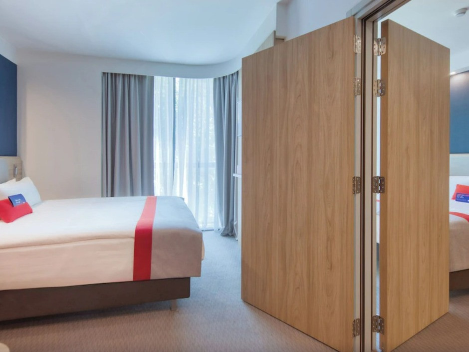 Holiday Inn Express Yerevan 3*