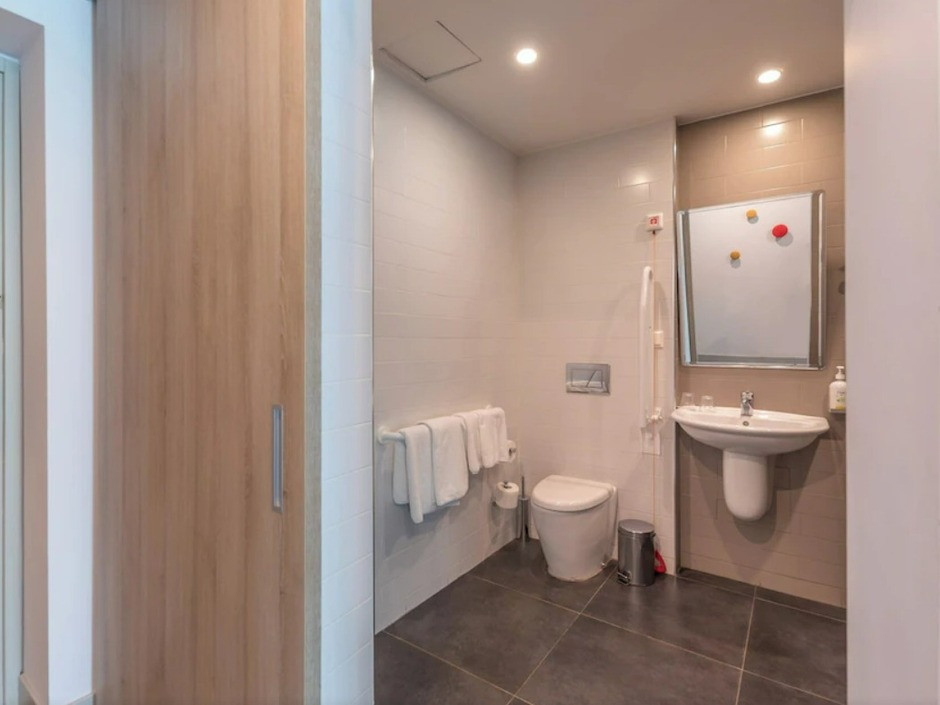Holiday Inn Express Yerevan 3*