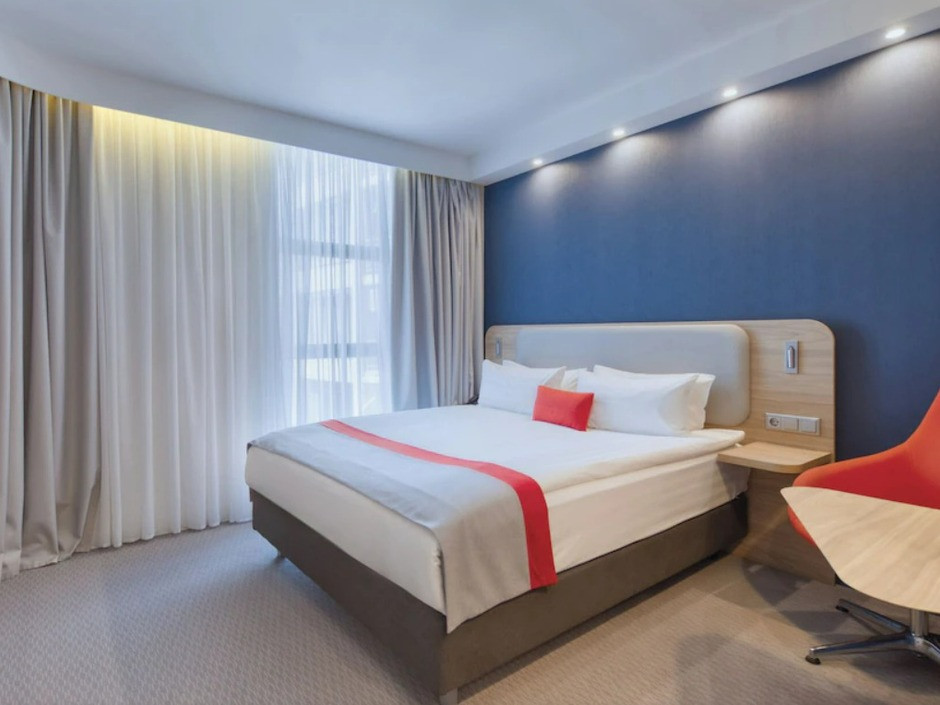 Holiday Inn Express Yerevan 3*