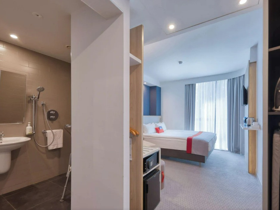 Holiday Inn Express Yerevan 3*