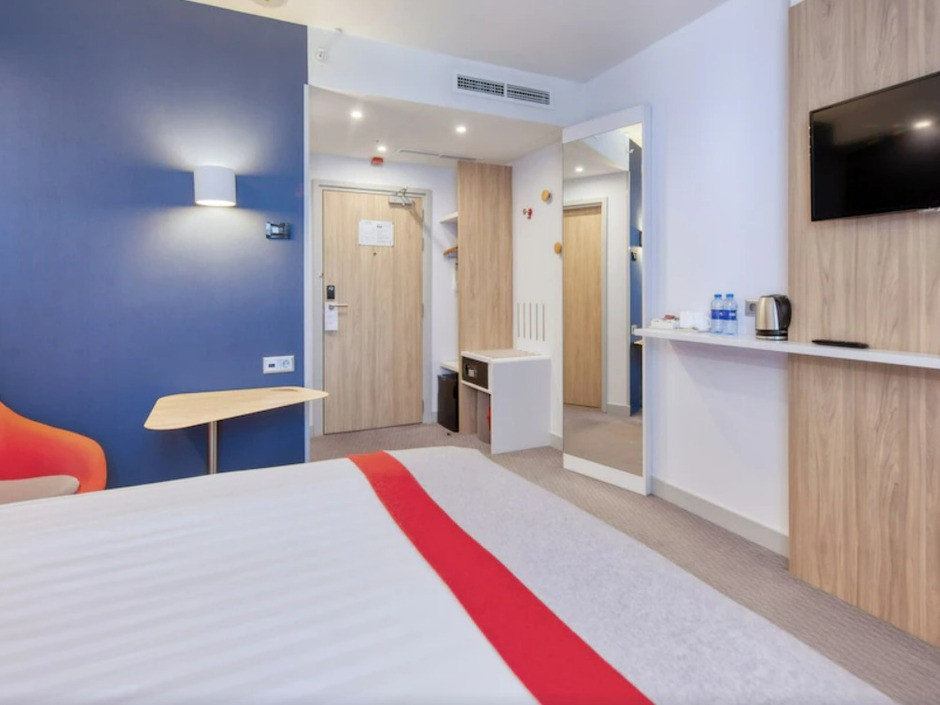 Holiday Inn Express Yerevan 3*