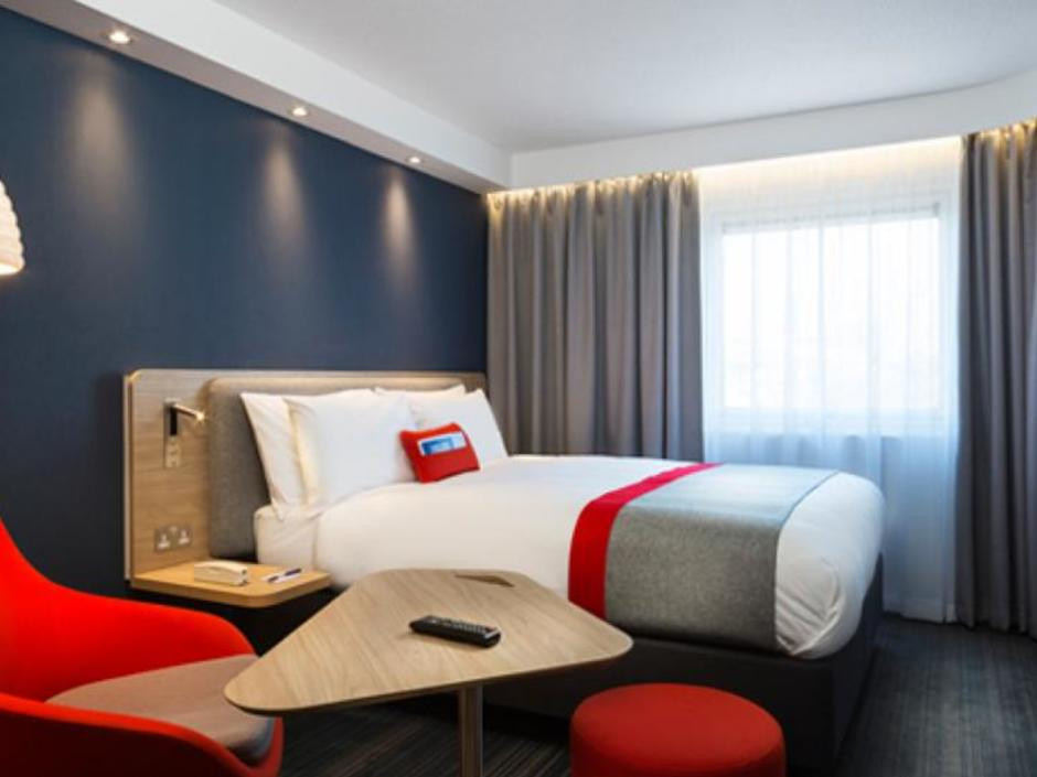 Holiday Inn Express Yerevan 3*