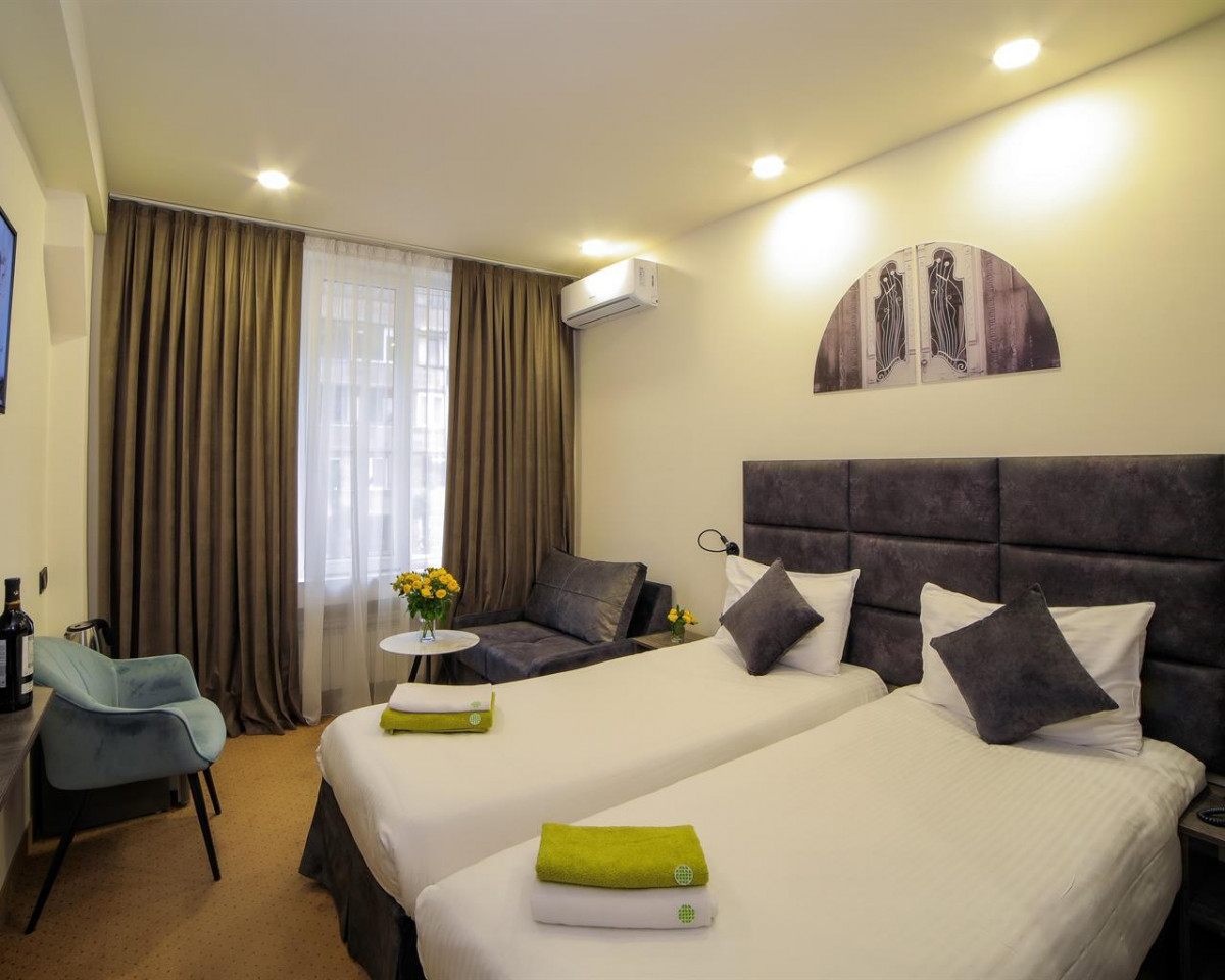 Median (Ex. Unique Hotel) 3*