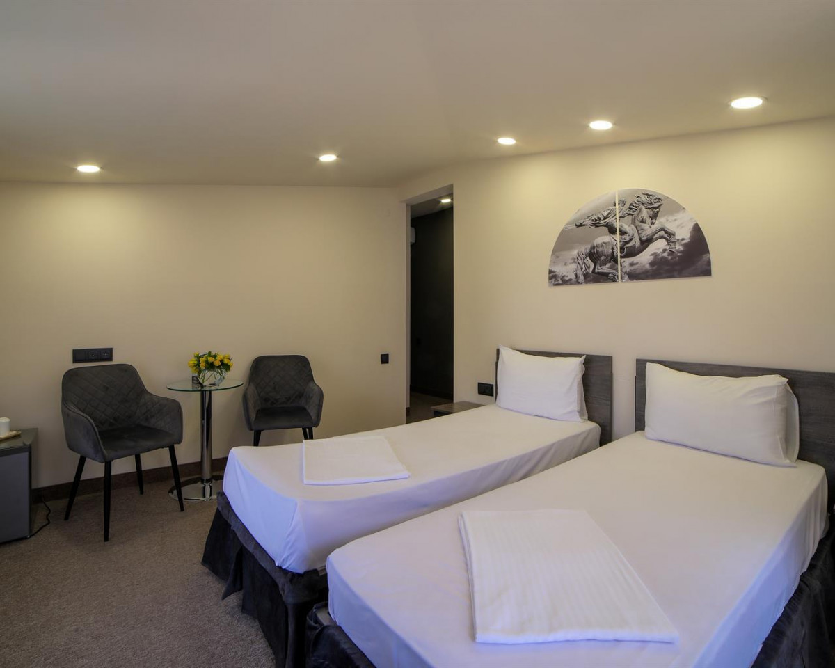 Median (Ex. Unique Hotel) 3*