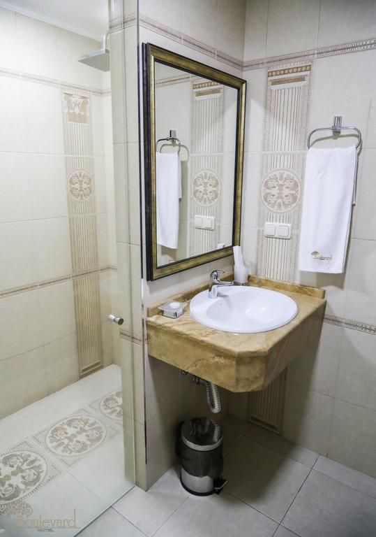 Boulevard Hotel 3*