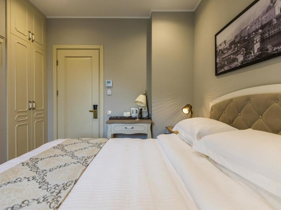 Khokhobi Hotel 4*