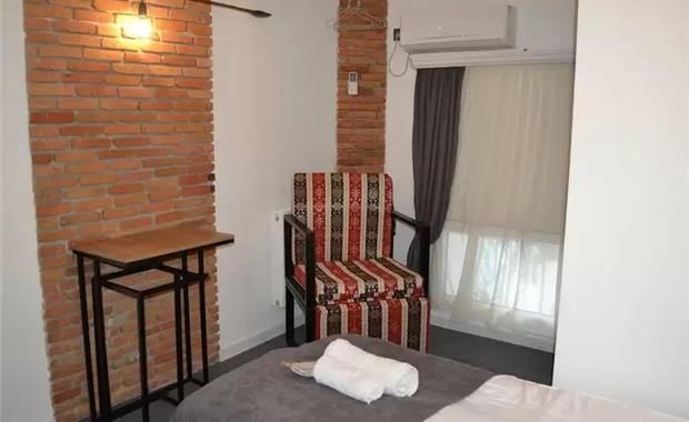 Baratashvili 12 Hotel 3*