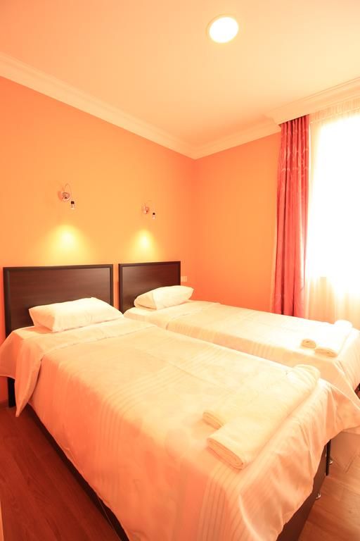 California Hotel 3*