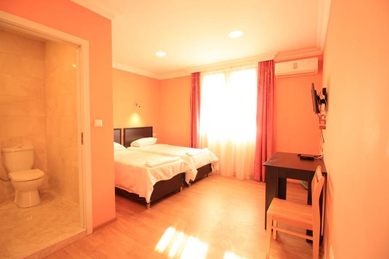 California Hotel 3*