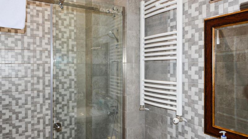 Eleon Boutique Hotel 3*