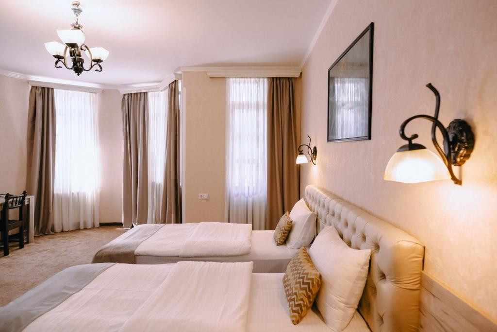 Imperial House 3*