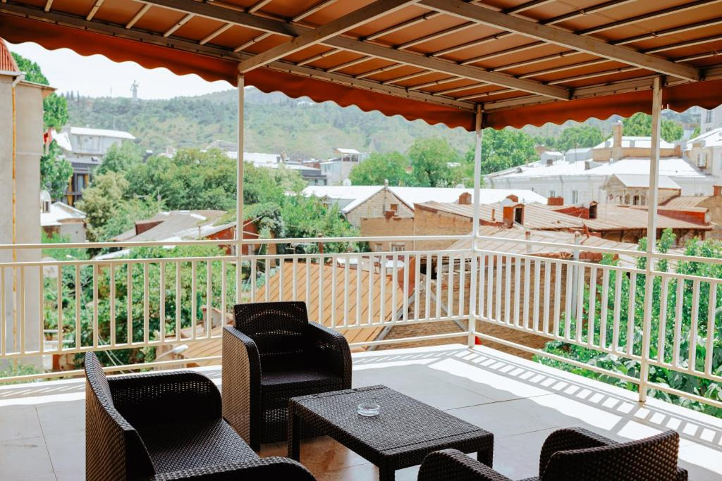 Imperial House 3*