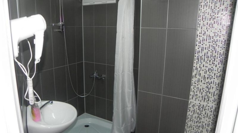 Leon Hotel 2*