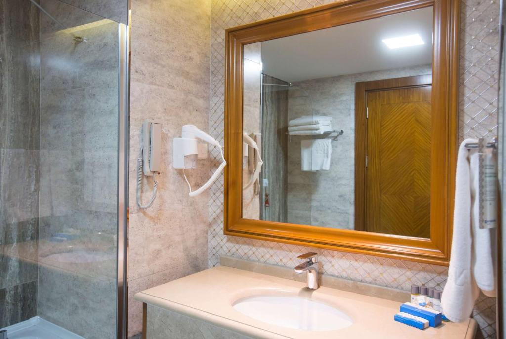 Wyndham Batumi 5*