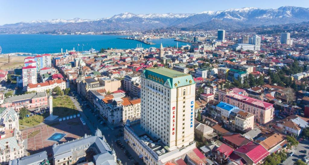Wyndham Batumi 5*