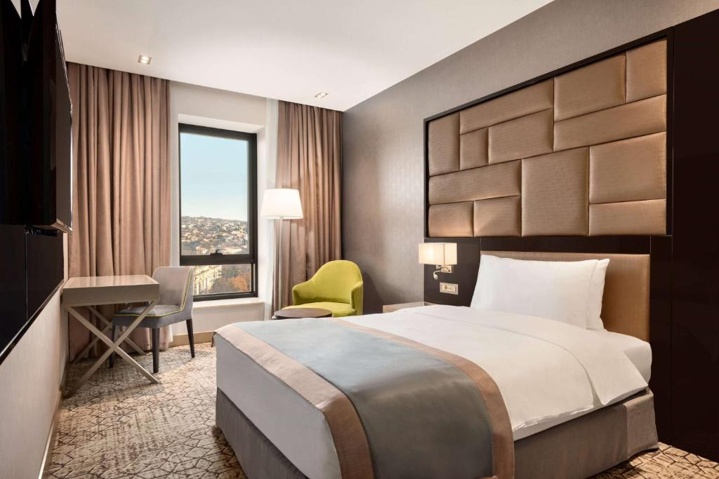 Wyndham Grand Tbilisi 5*