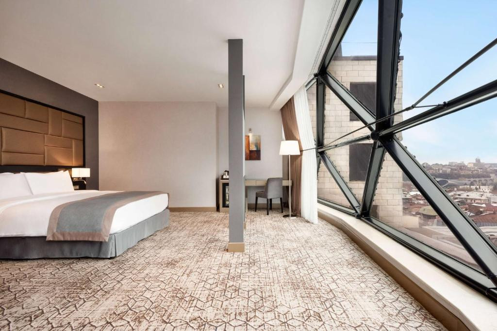 Wyndham Grand Tbilisi 5*