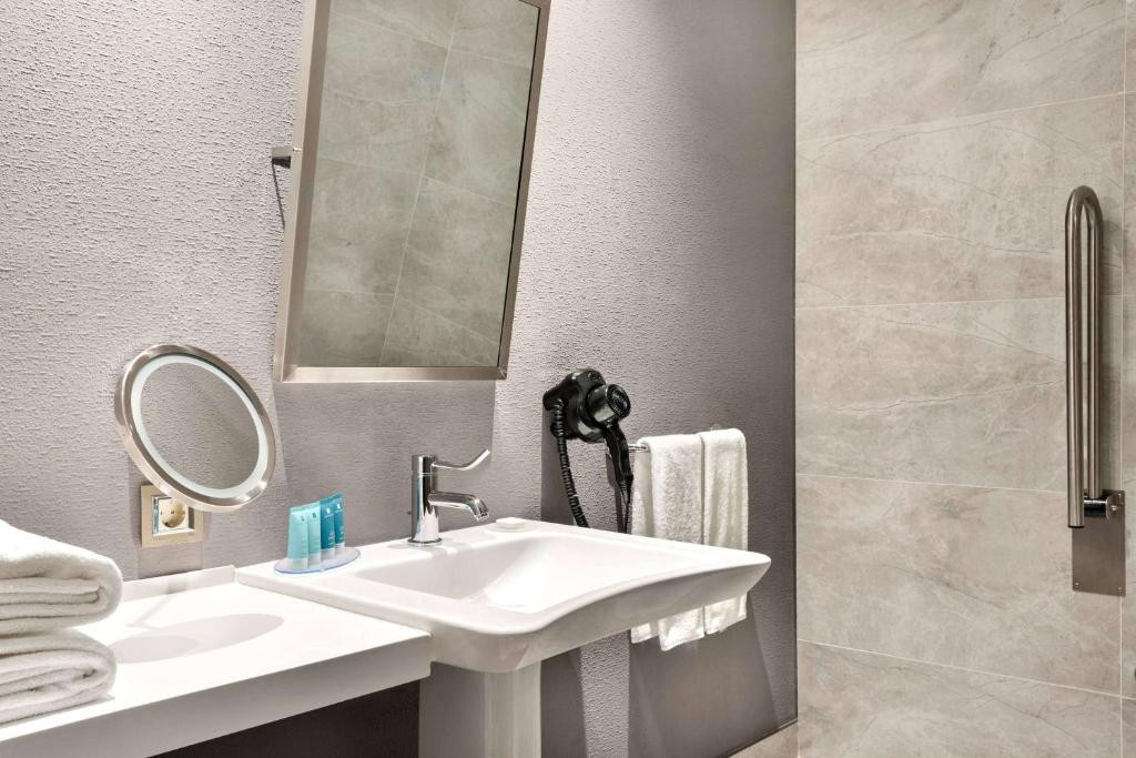 Wyndham Grand Tbilisi 5*