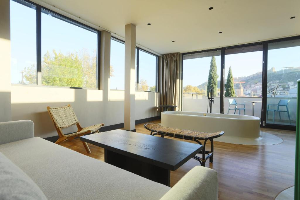 Zeg Hotel 4*