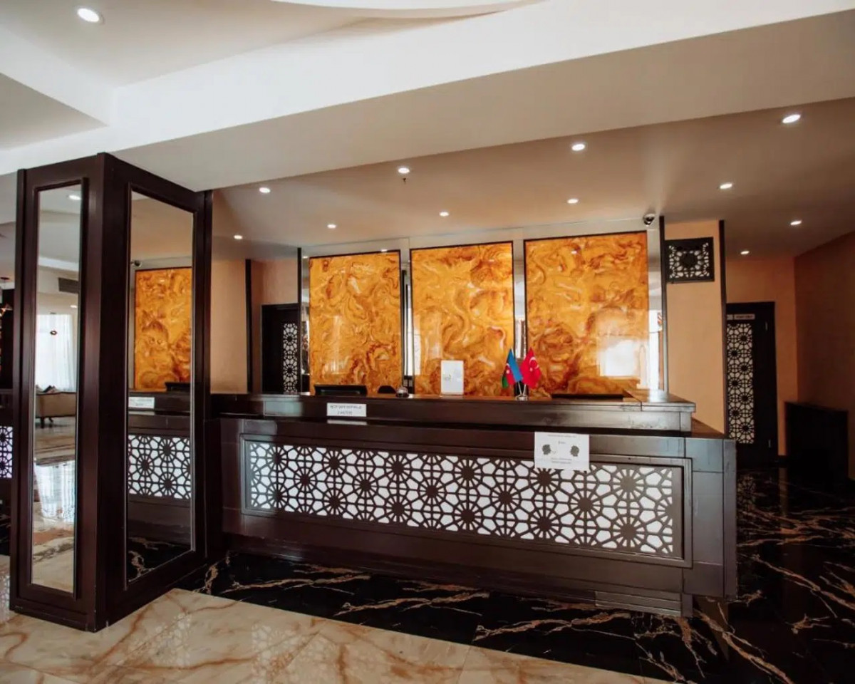 Corniche Hotel Baku 4*