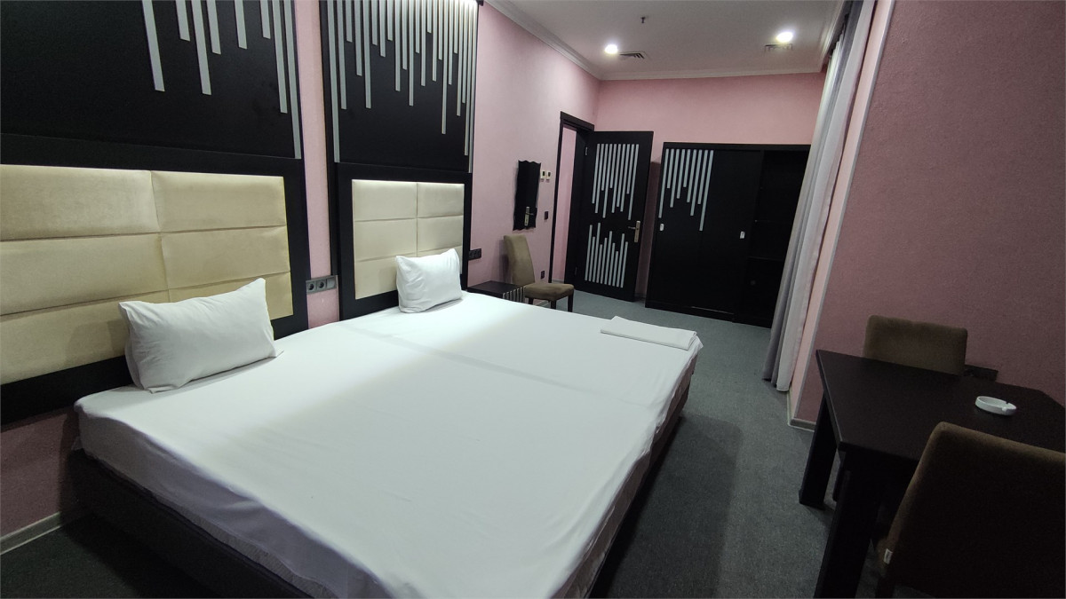 Corniche Hotel Baku 4*