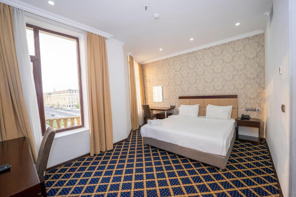 Corniche Hotel Baku 4*