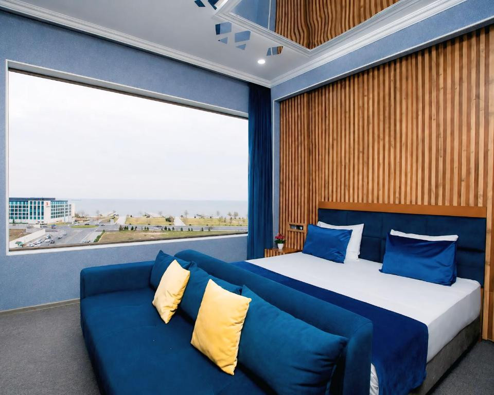Corniche Hotel Baku 4*