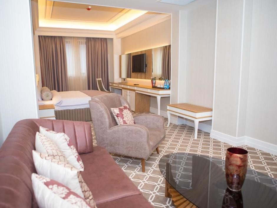 Theatrum Hotel Baku 5*