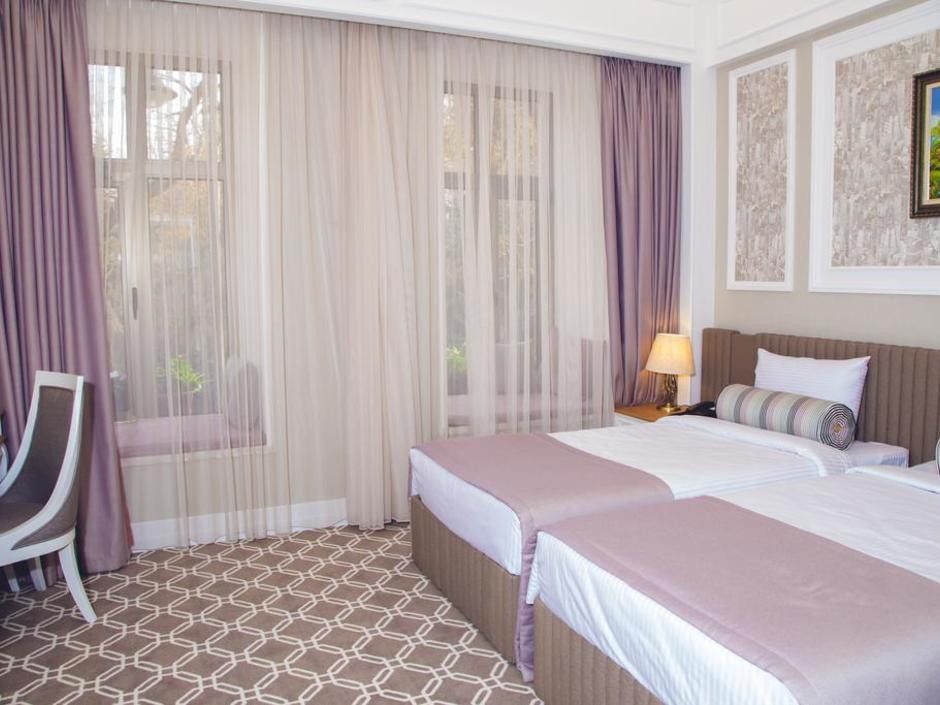 Theatrum Hotel Baku 5*