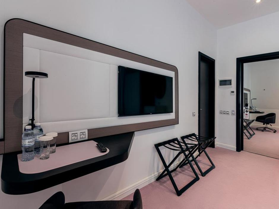 Ivy Garden Hotel 4*