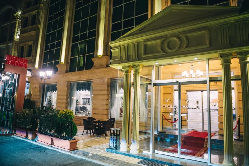 Emerald Suite Hotel 4*