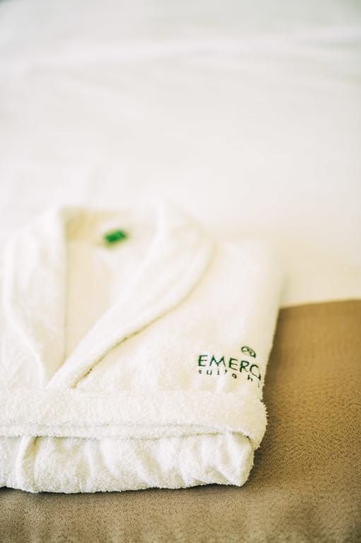 Emerald Suite Hotel 4*