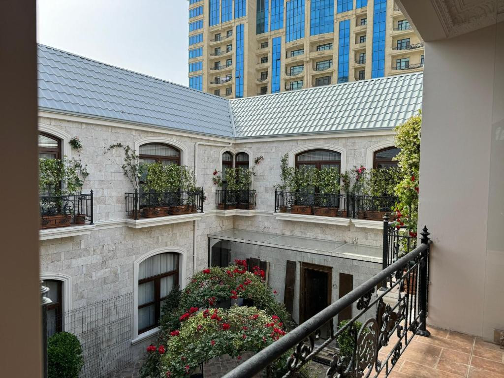 Midway Baku Hotel 4*