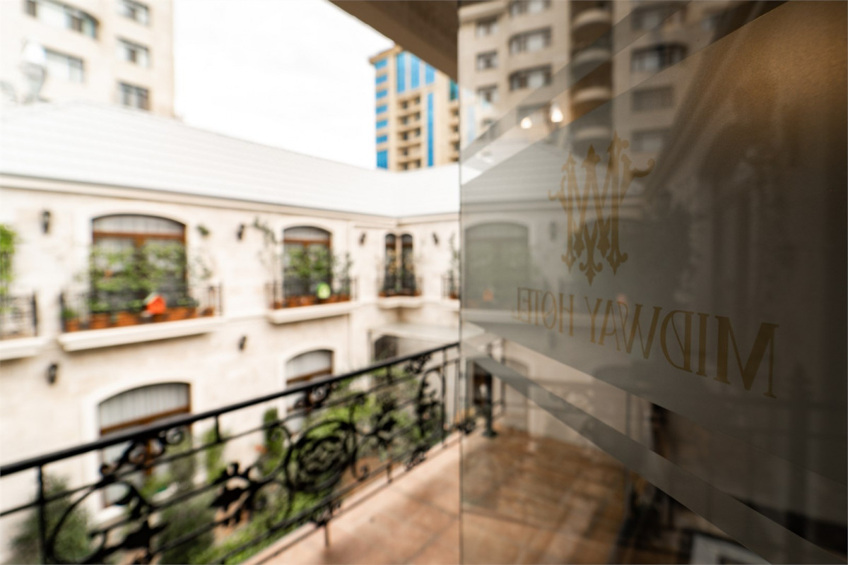 Midway Baku Hotel 4*