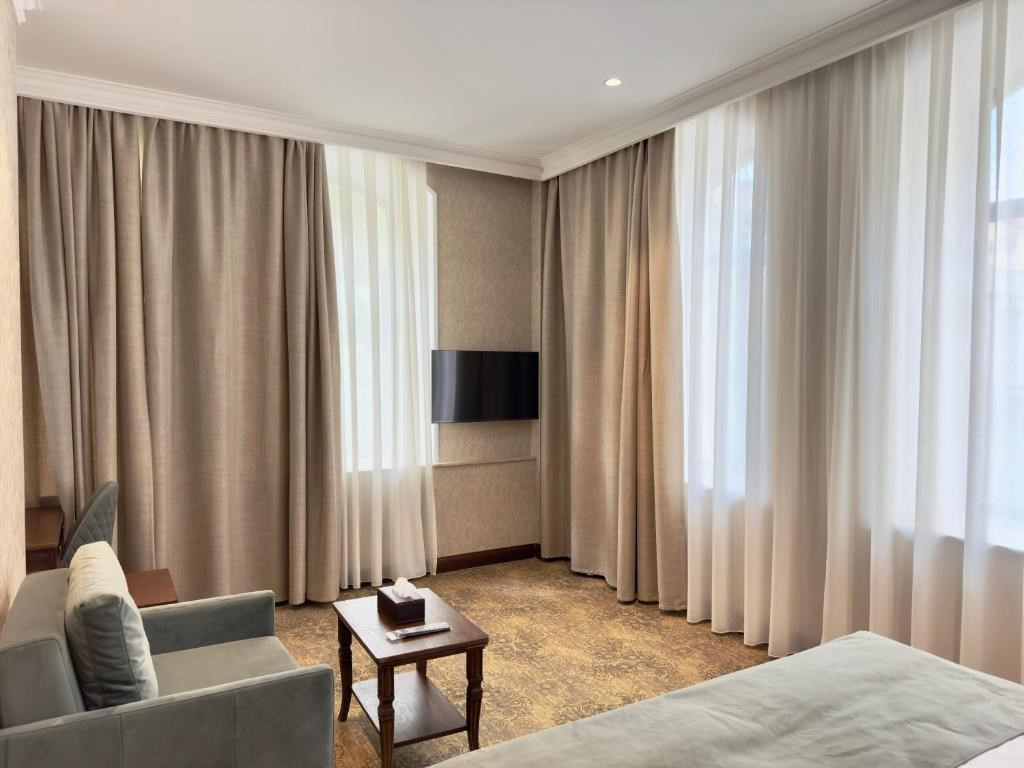 Midway Baku Hotel 4*