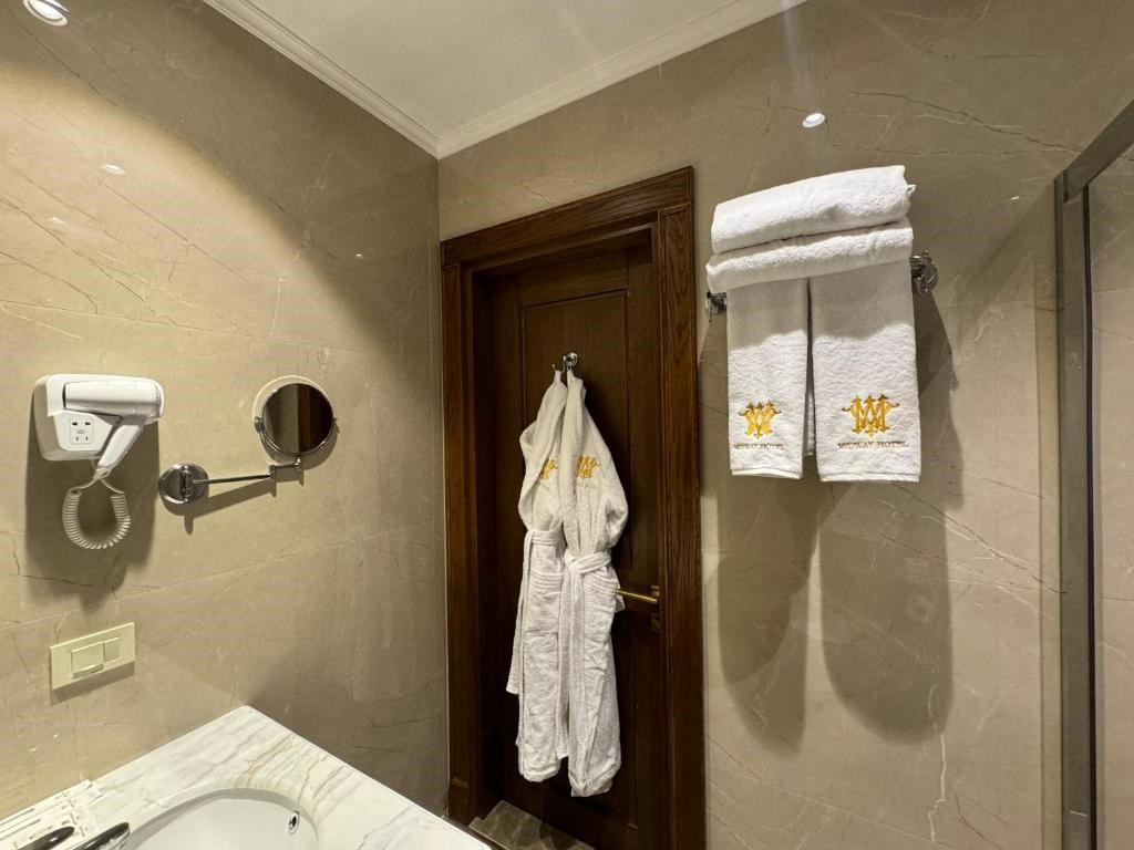 Midway Baku Hotel 4*