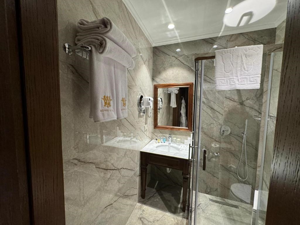 Midway Baku Hotel 4*