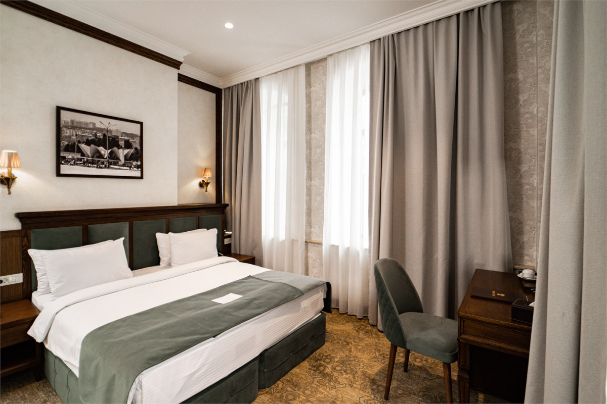 Midway Baku Hotel 4*
