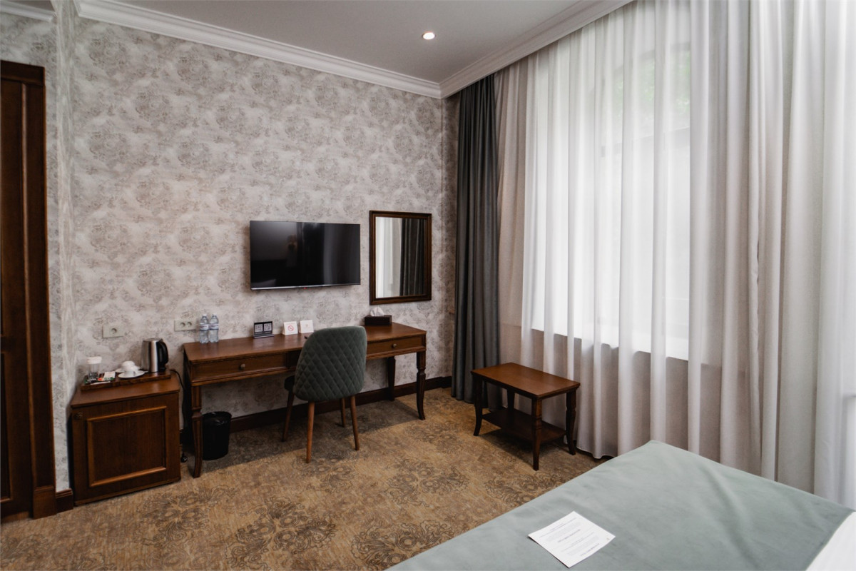 Midway Baku Hotel 4*