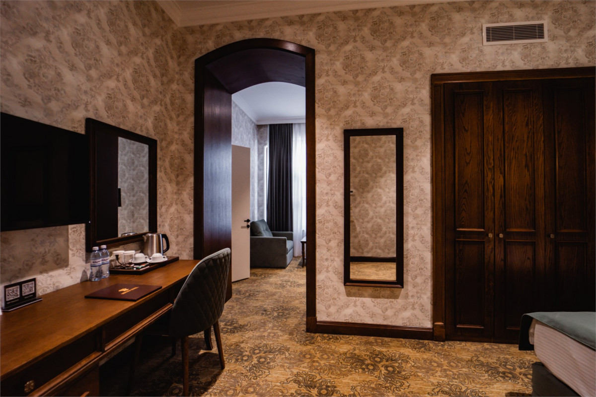 Midway Baku Hotel 4*