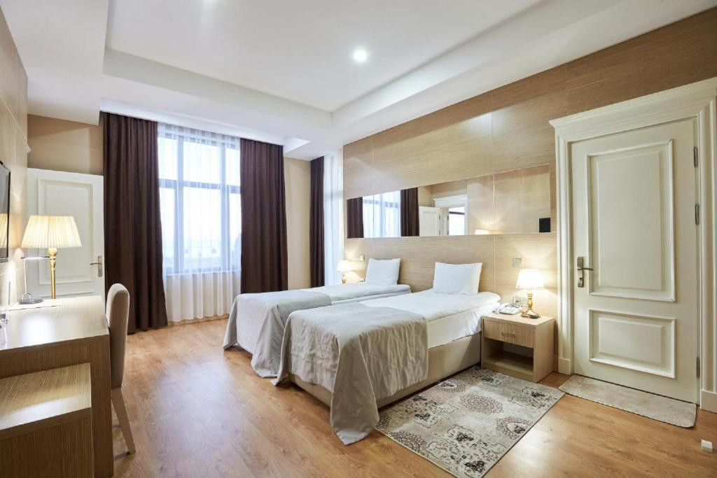 Nobel Hotel 4*