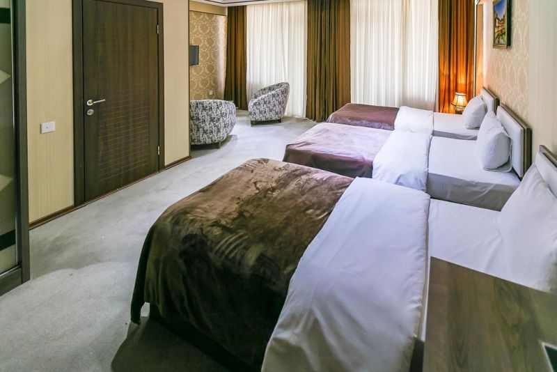 Sharq Plaza Hotel 3*