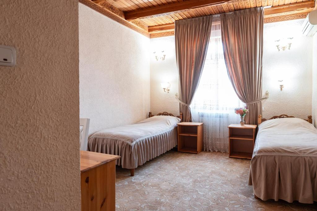 Caravan Serail 2*