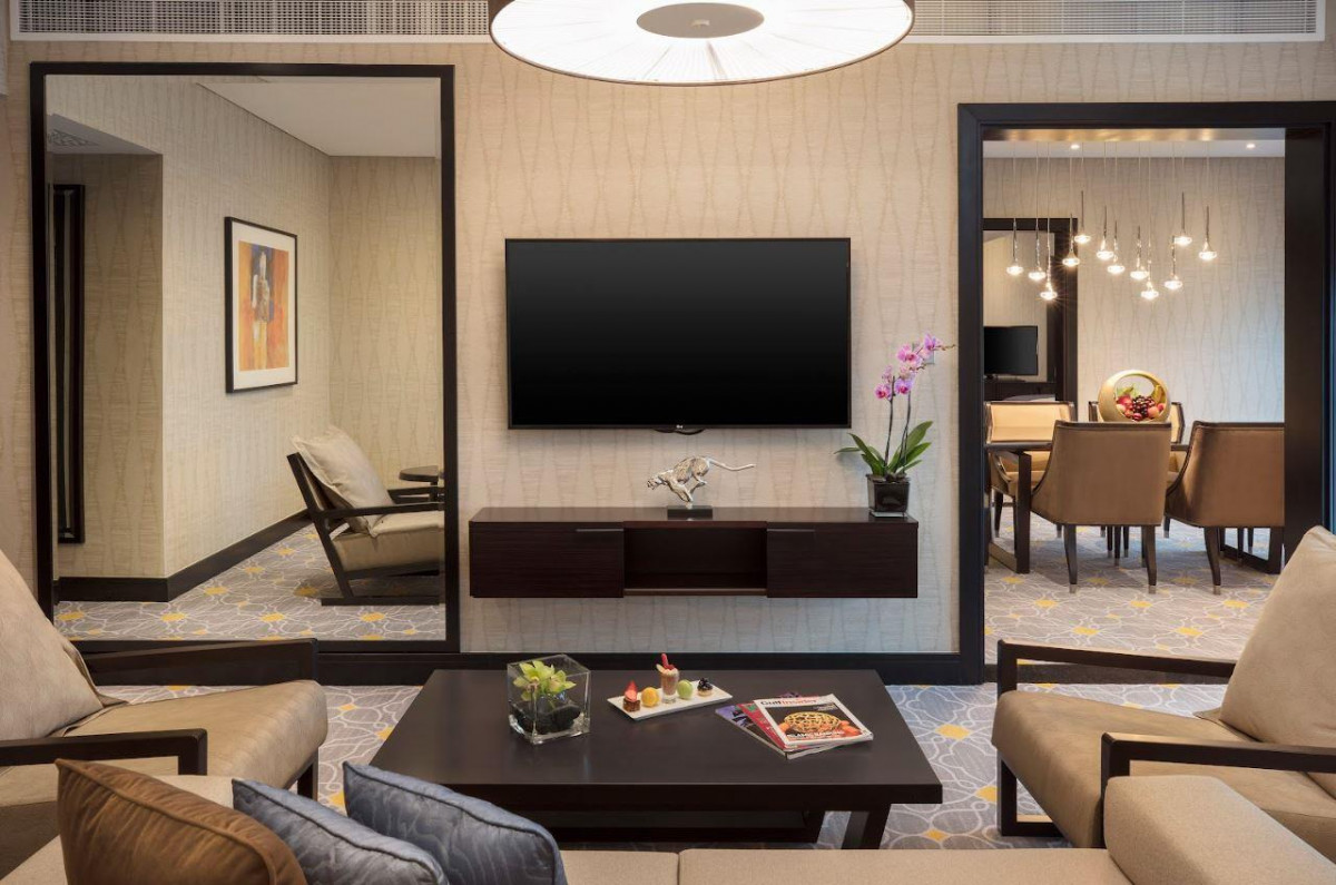 Crowne Plaza 5*