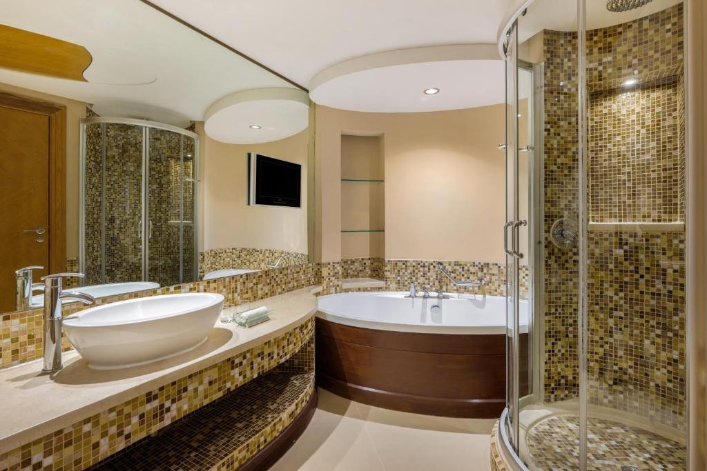 The Gulf Hotel Bahrain Convention & Spa 5*